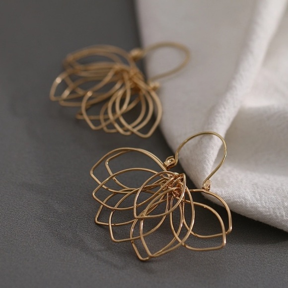 🌺 2/$24 3-D Lotus Earrings 🌺 - Picture 4 of 4